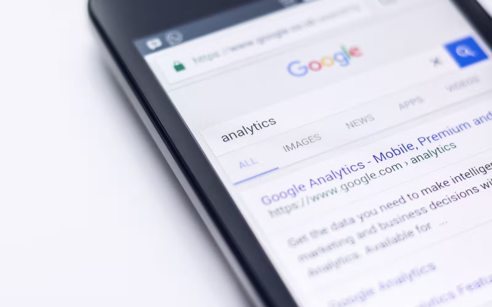 Guide graphic showing how trade businesses set up Google Business Profile to win local jobs